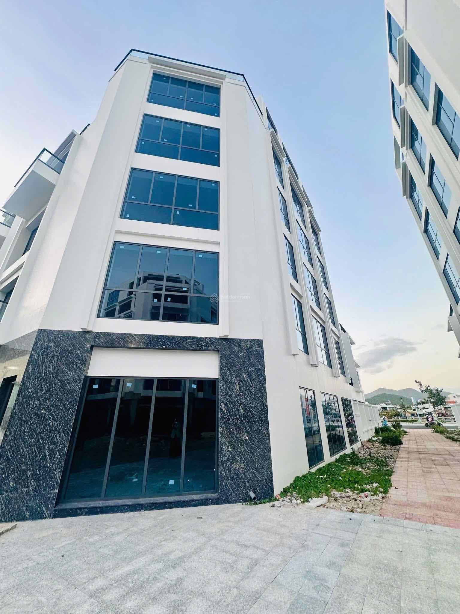 Bán nhà góc 6 tầng xây thô khu dự án Cồn Tân Lập TP Nha Trang