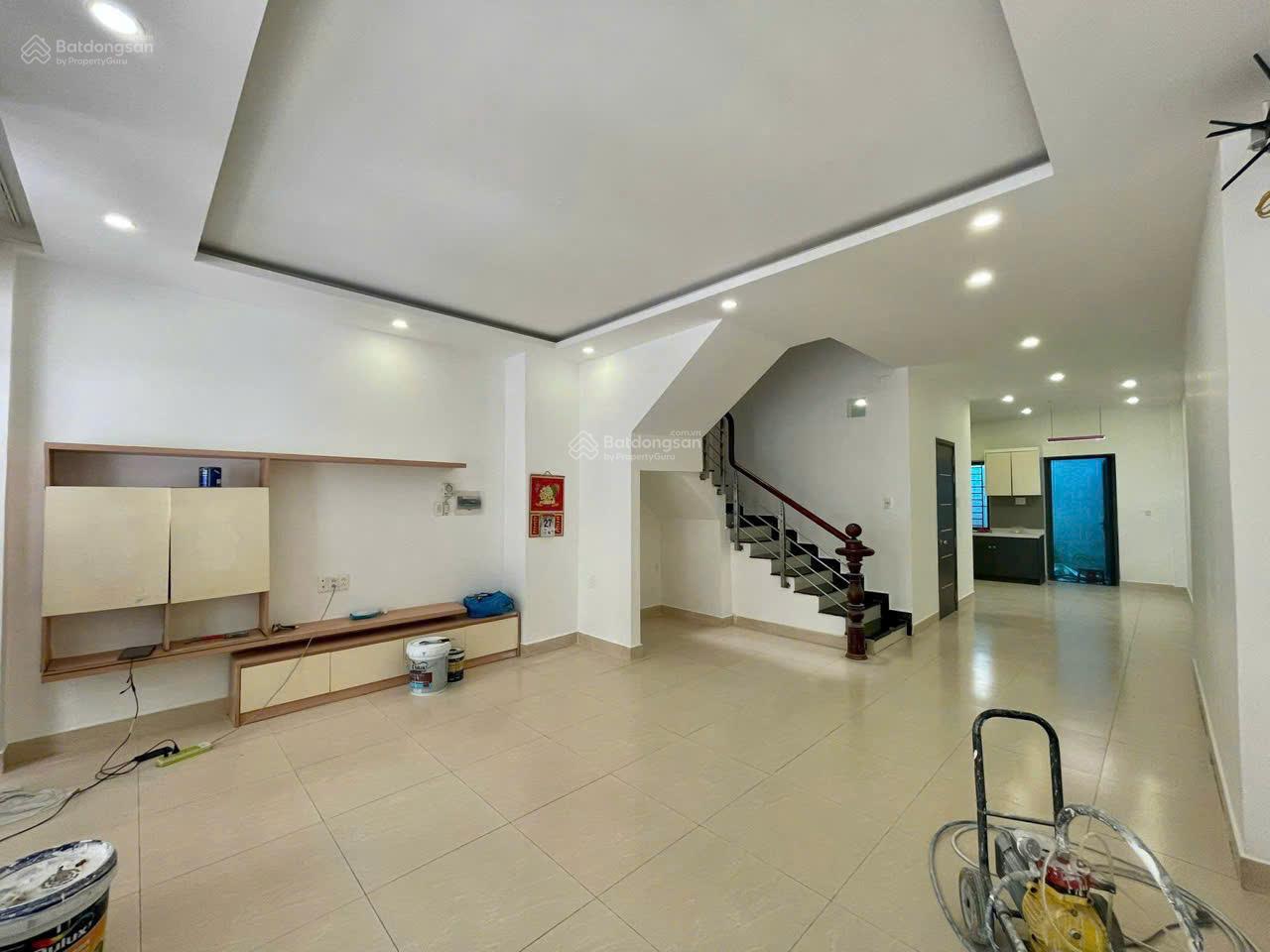 CHO THUÊ NHÀ MẶT PHỐ 5X22M, HẦM+4 LẦU , CÓ BẾP, 4 PN , TỦ QUẦN ÁO, MÁY LẠNH ,RÈM KĐT VẠN PHÚC CITY