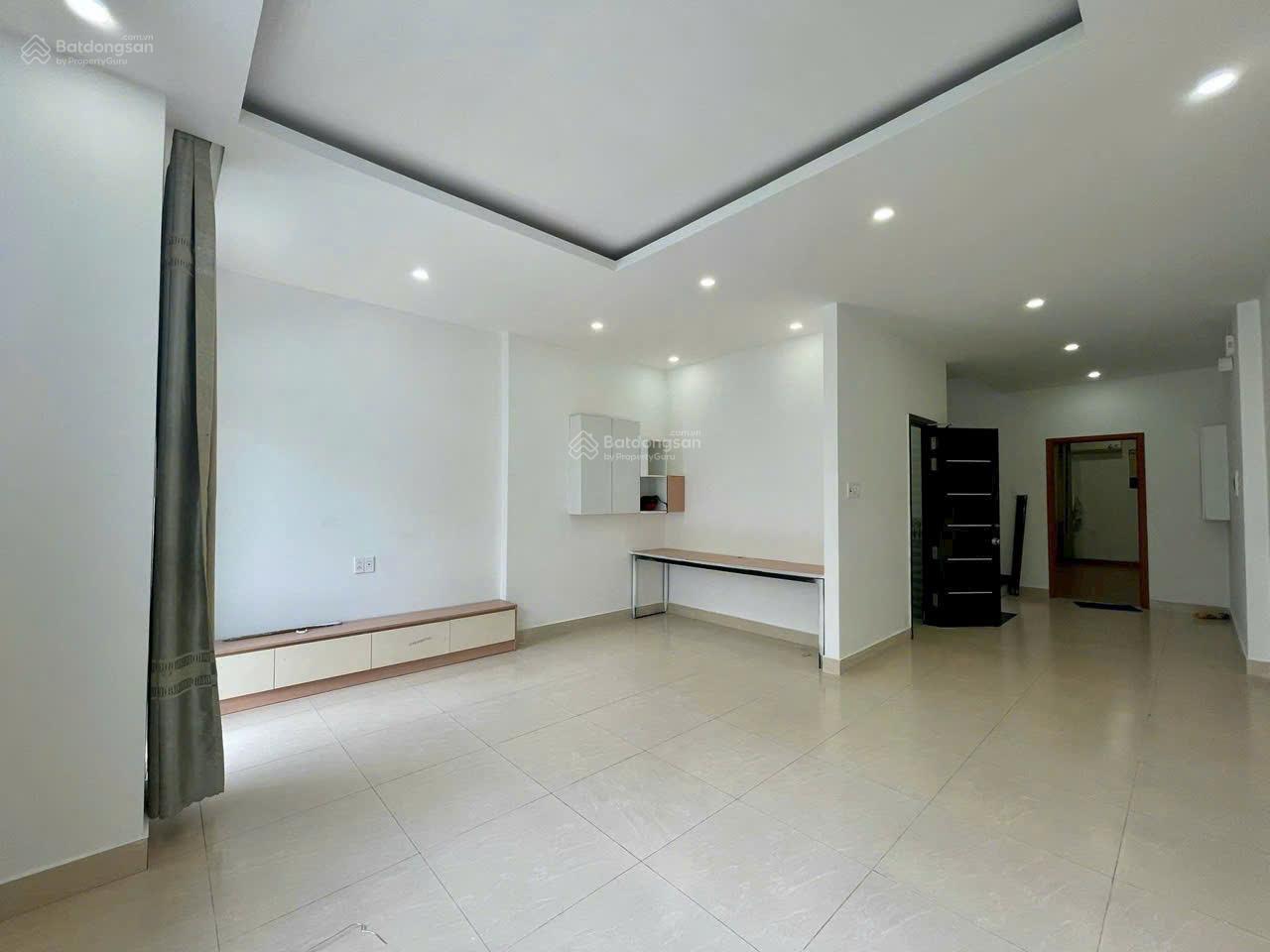 CHO THUÊ NHÀ MẶT PHỐ 5X22M, HẦM+4 LẦU , CÓ BẾP, 4 PN , TỦ QUẦN ÁO, MÁY LẠNH ,RÈM KĐT VẠN PHÚC CITY