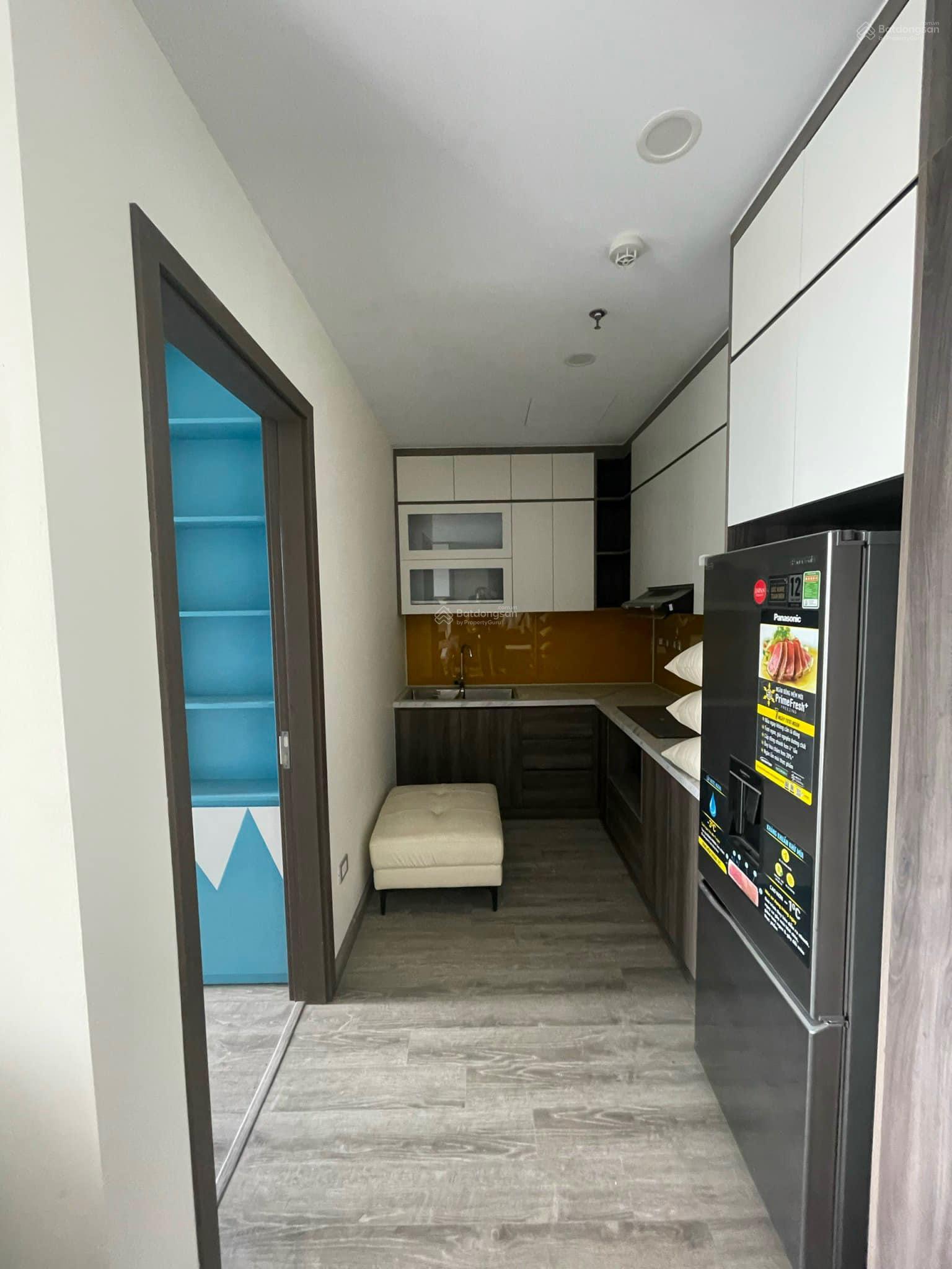 Bán Lỗ - Chính chủ bán căn hộ 2P ngủ tại Lạc Long Quân - ngay sát Hồ Tây. Ô tô đậu cửa - Full đồ