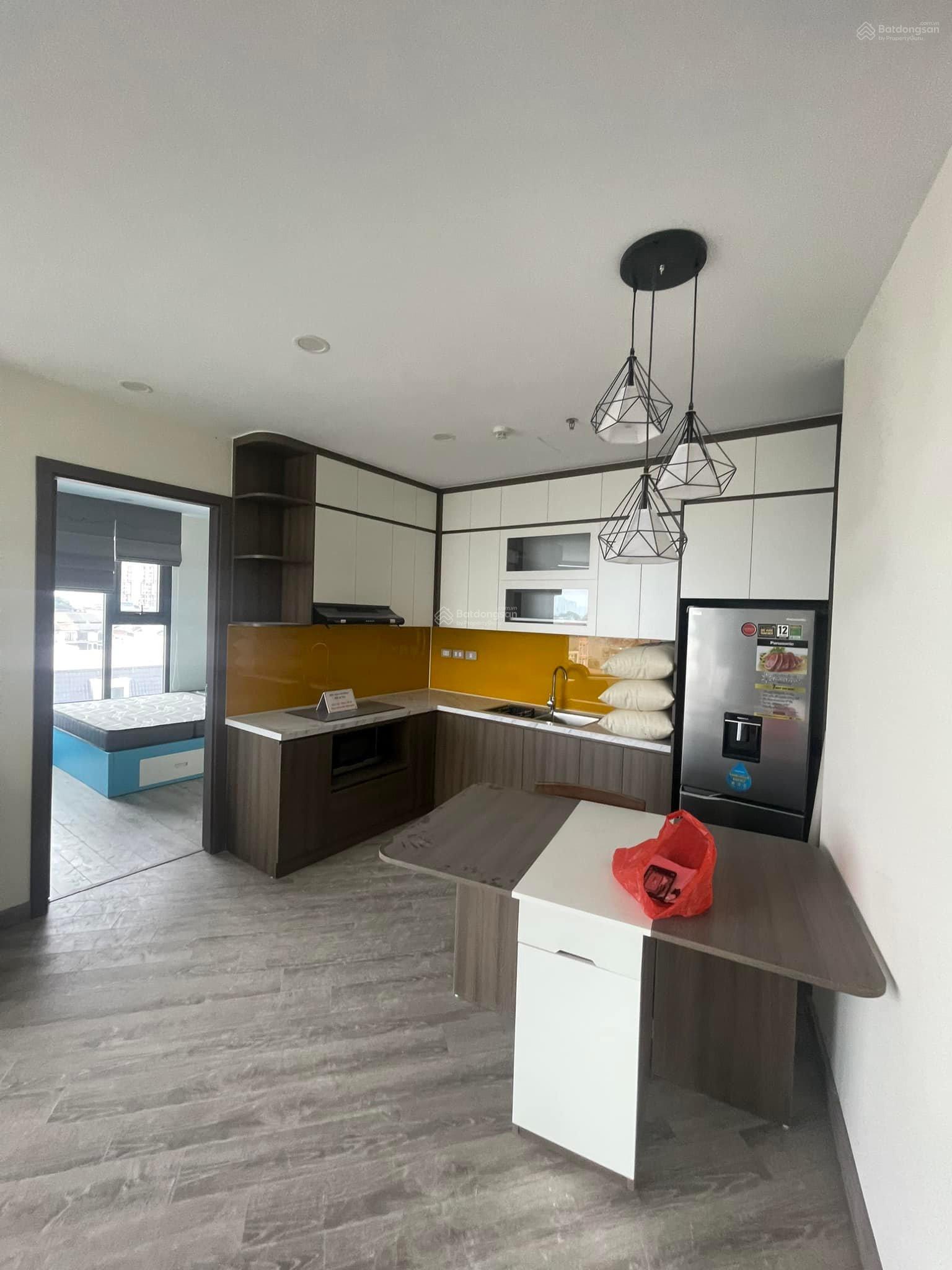 Bán Lỗ - Chính chủ bán căn hộ 2P ngủ tại Lạc Long Quân - ngay sát Hồ Tây. Ô tô đậu cửa - Full đồ