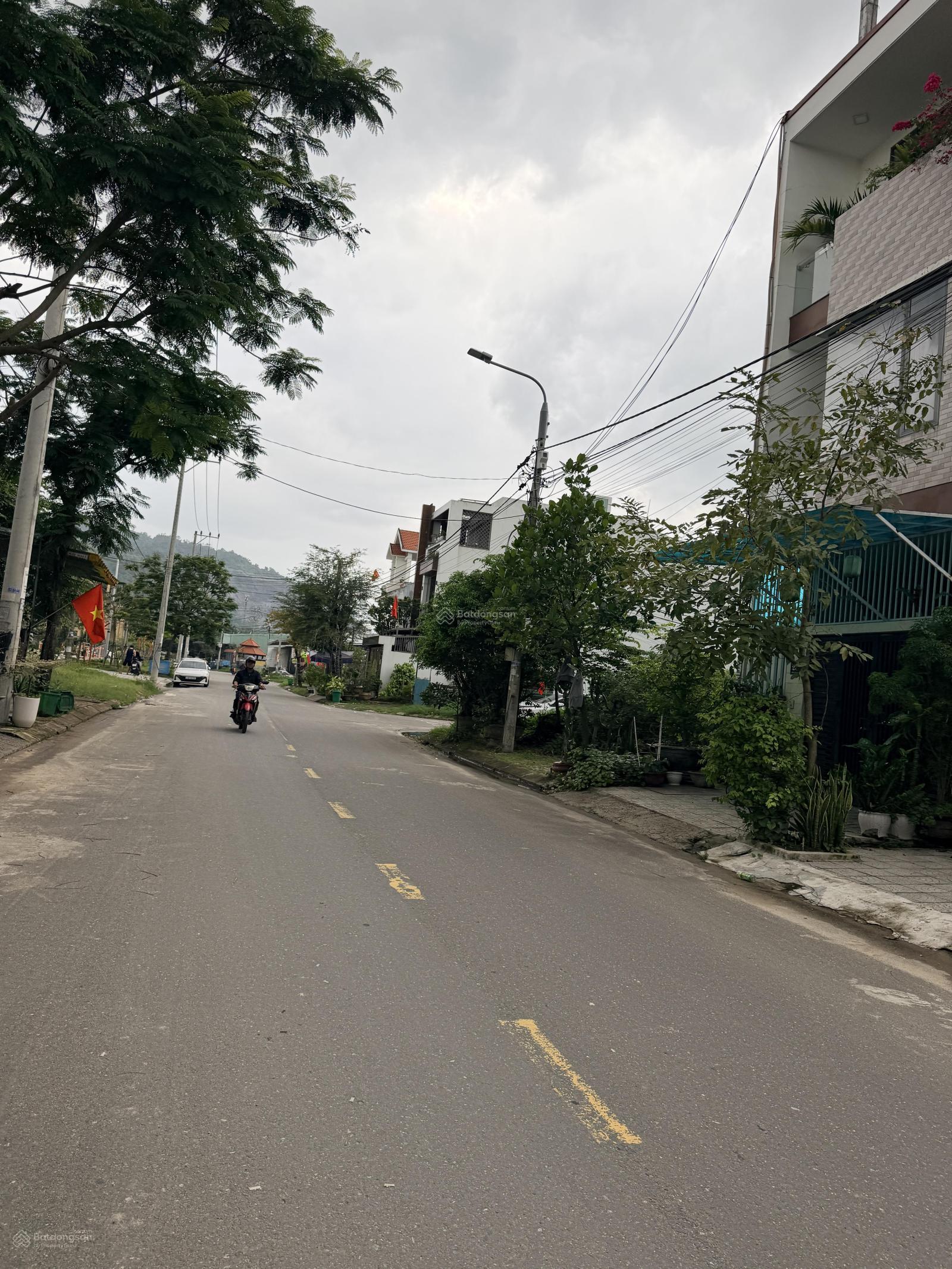 Xin chào mọi người
Chủ cần bán lô đất đẹp khu Hòa An vị trí rất tiềm năng Địa chỉ đường Hòa An 25