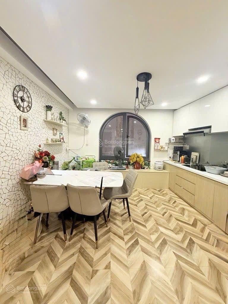 Nhỉnh Nhà 5 tầng đẹp xe hơi ngủ trong nhà 5Pn tiện ích xung quanh không thiếu gì