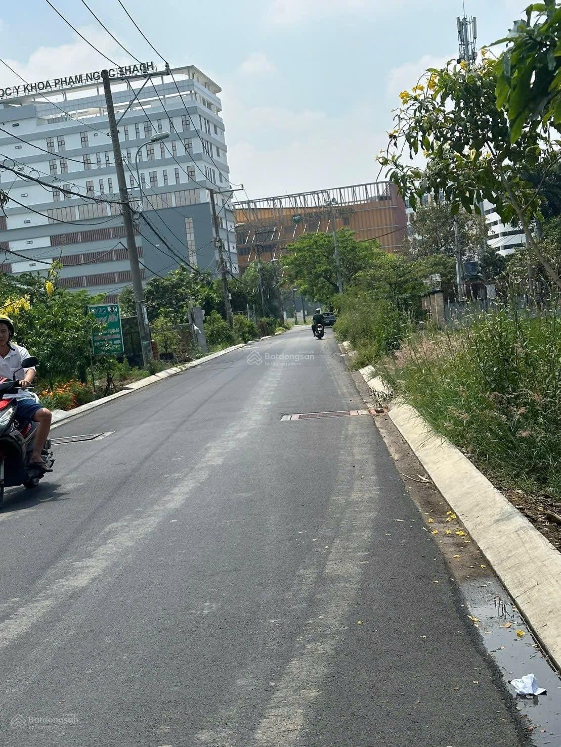 Bán gấp căn hộ mini 14PN, 14VS tại đường Bà Thau, xã Tân Kiên, Bình Chánh, 7,5 tỷ, 147m2.