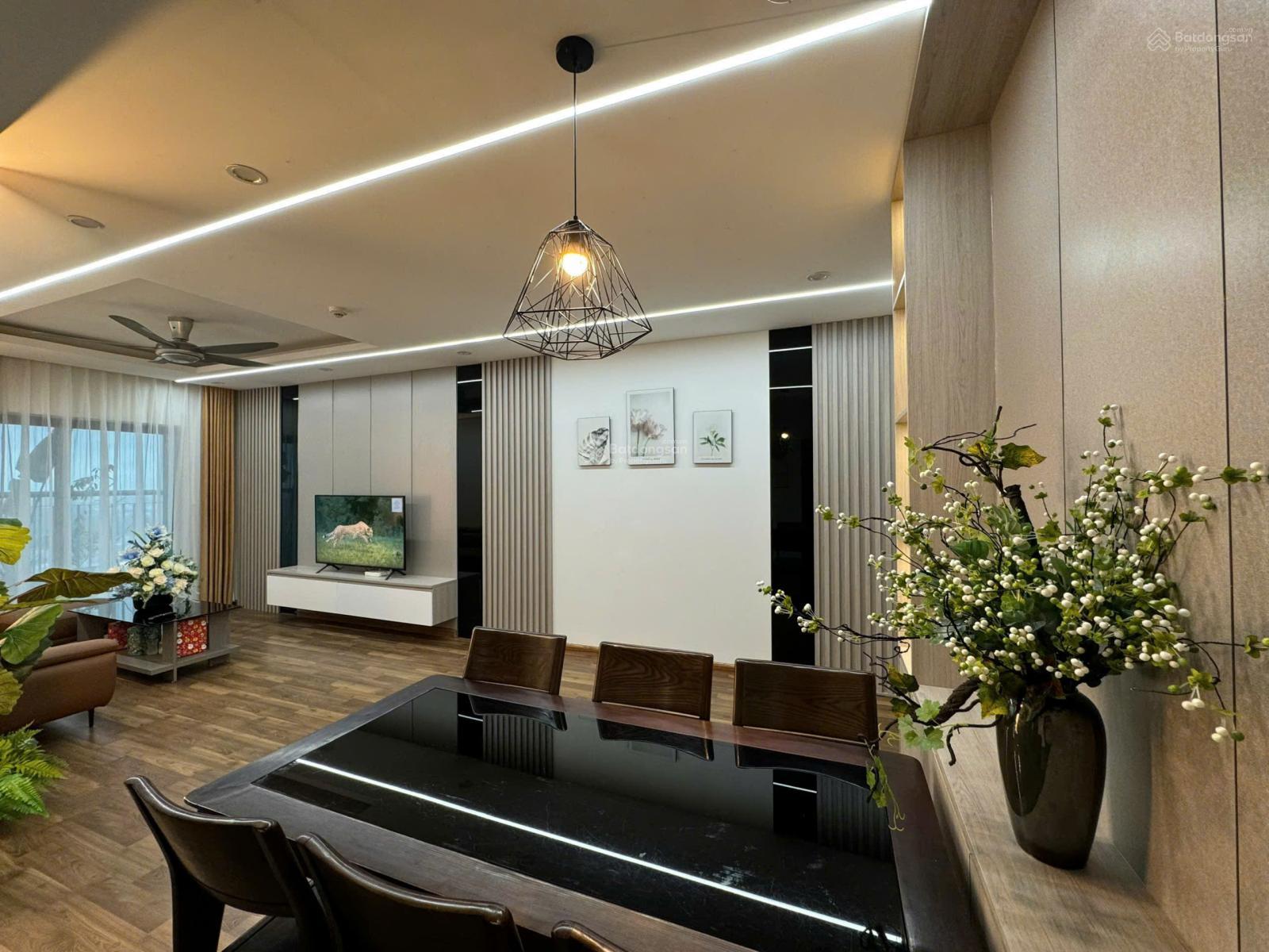 Bán căn hộ 2 phòng ngủ 73m2 giá 7 tỷ full nội thất đẹp ở ngay, toà B14 Kim Liên, 0982 281 ***