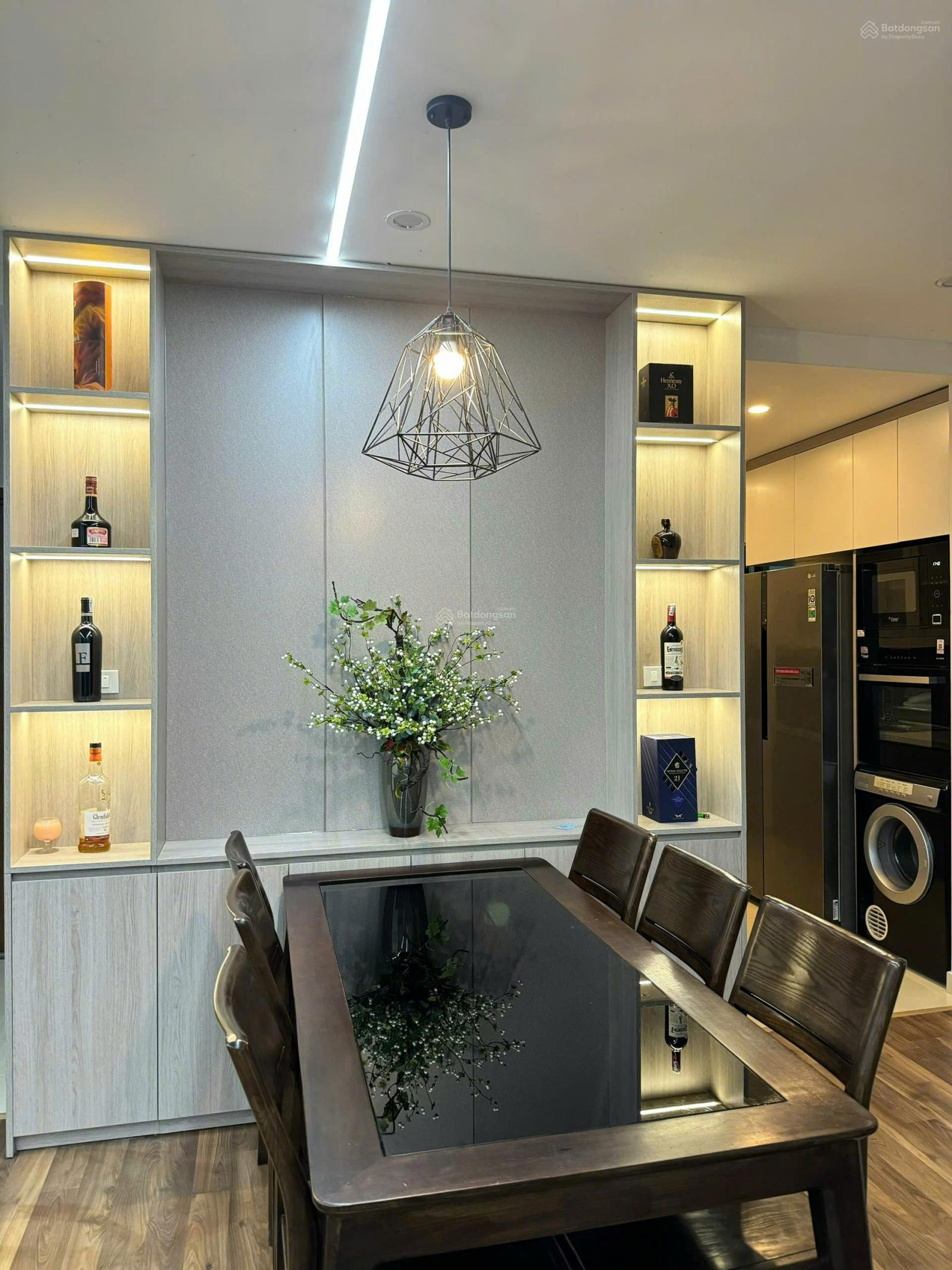 Bán căn hộ 2 phòng ngủ 73m2 giá 7 tỷ full nội thất đẹp ở ngay, toà B14 Kim Liên, 0982 281 ***