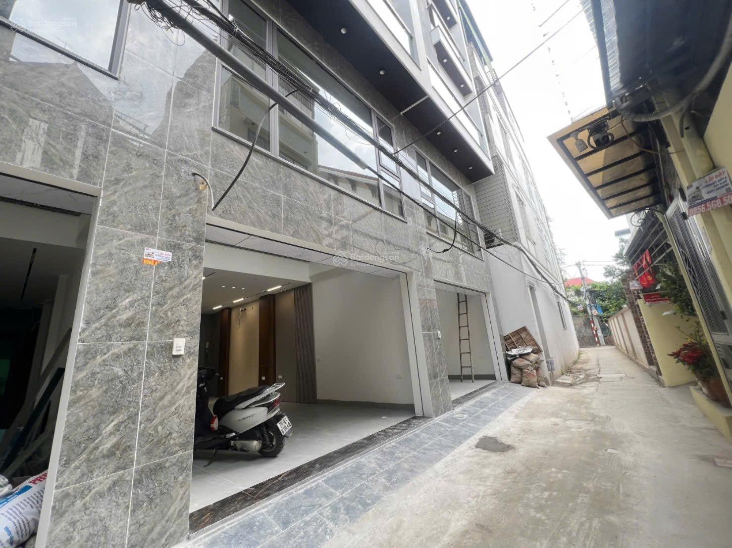 Chính chủ nhờ bán nhà 50m2 xây 6 tầng thang máy ngay hồ điều hòa long biên