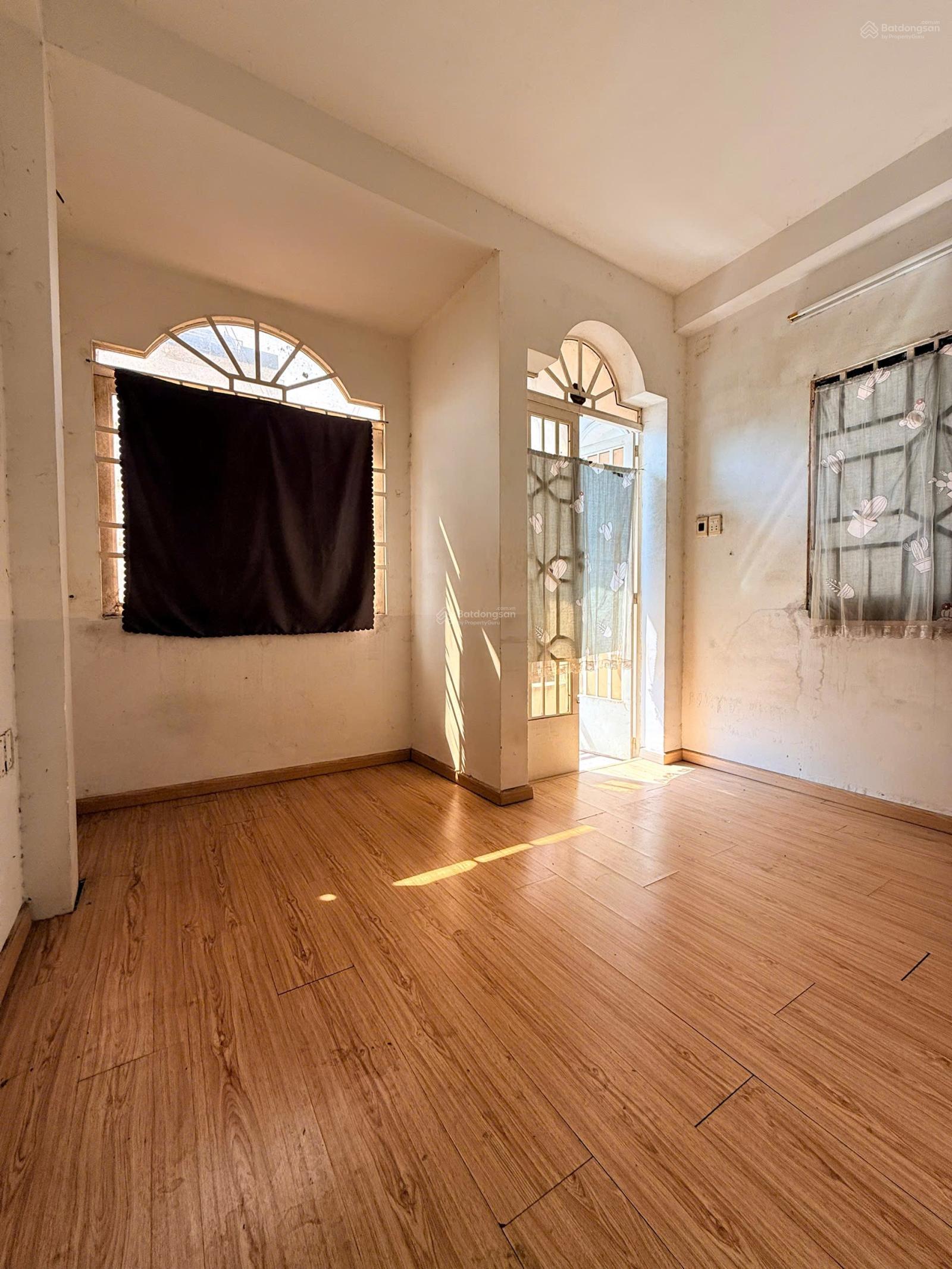 4.5 tỷ || MT ĐƯỜNG SỐ LÝ PHỤC MAN, VỈA HÈ 1.5m || 5 TẦNG - 4 PN || SƠN LẠI NHẸ CHO THUÊ 15tr/th