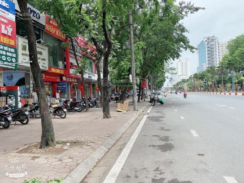 Bán gấp MP Hoàng Quốc Việt CG, DT 58m2 x 4 tầng giá 36.5 tỷ, Vỉa hè mặt phố lớn, KD VP Công ty