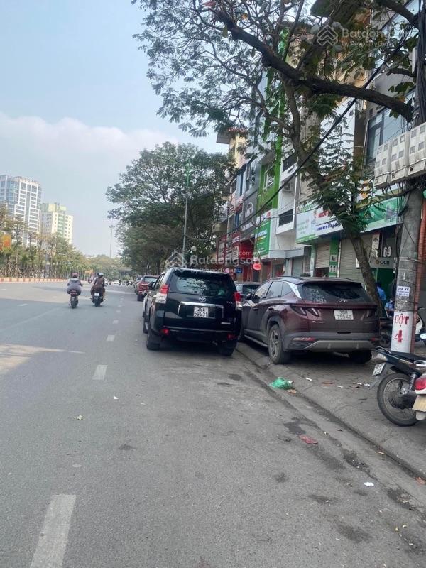 Bán gấp MP Hoàng Quốc Việt CG, DT 58m2 x 4 tầng giá 36.5 tỷ, Vỉa hè mặt phố lớn, KD VP Công ty