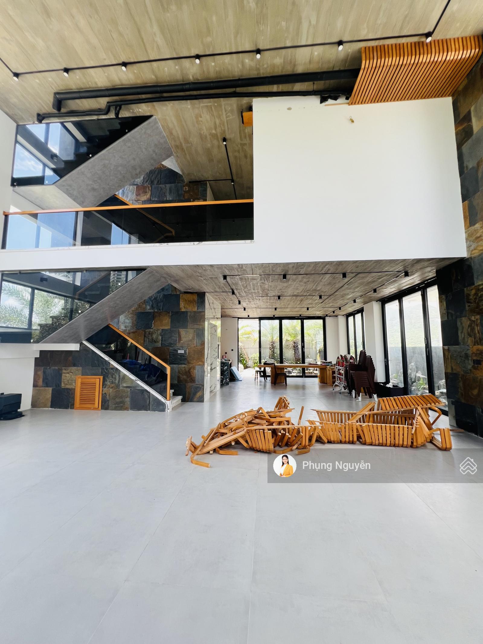 Bán Biệt Thự mới xây, Mặt Biển An Viên Nha Trang, View trọn Biển, 350m2, 4 tầng 3 PN, 2 PK, 250tr/m