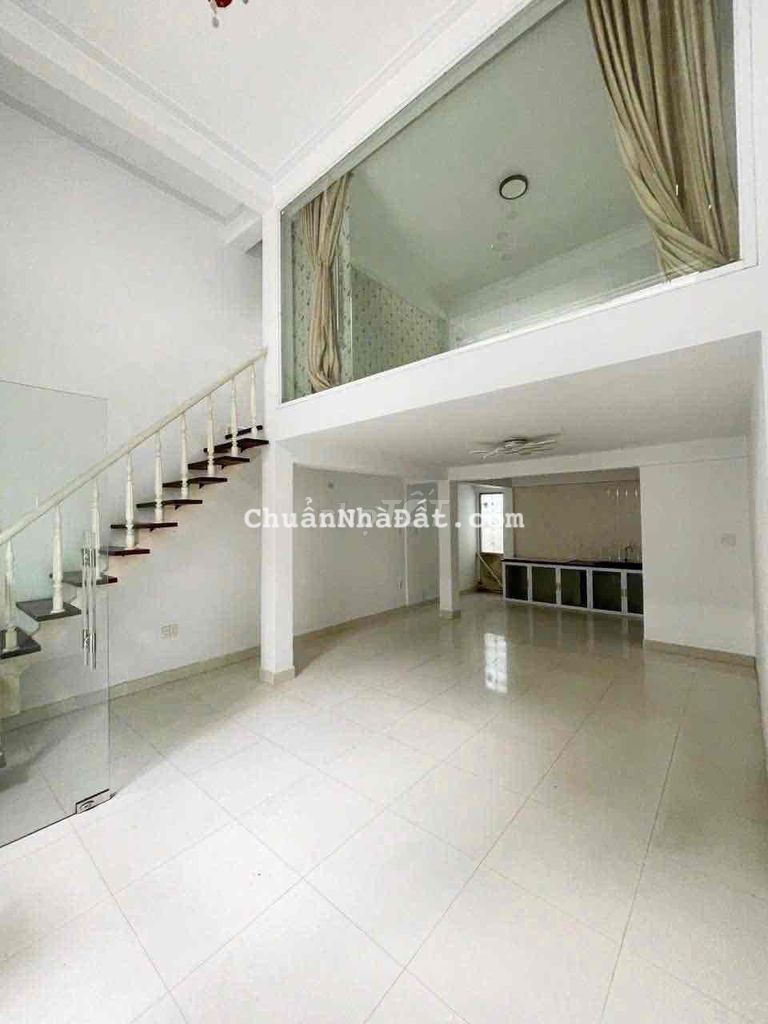 SANG NHÀ MẶT KIỆT Ô TÔ NGUYỄN VĂN LINH