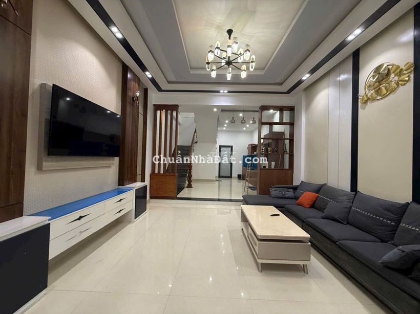 Nhà 2 tầng full nội thất cách biển chỉ 50m