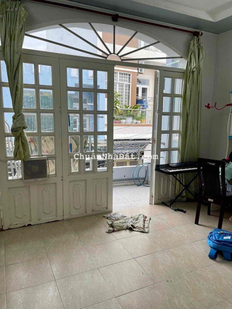 nhà mới y hình cho thuê. HXH 8.5tr