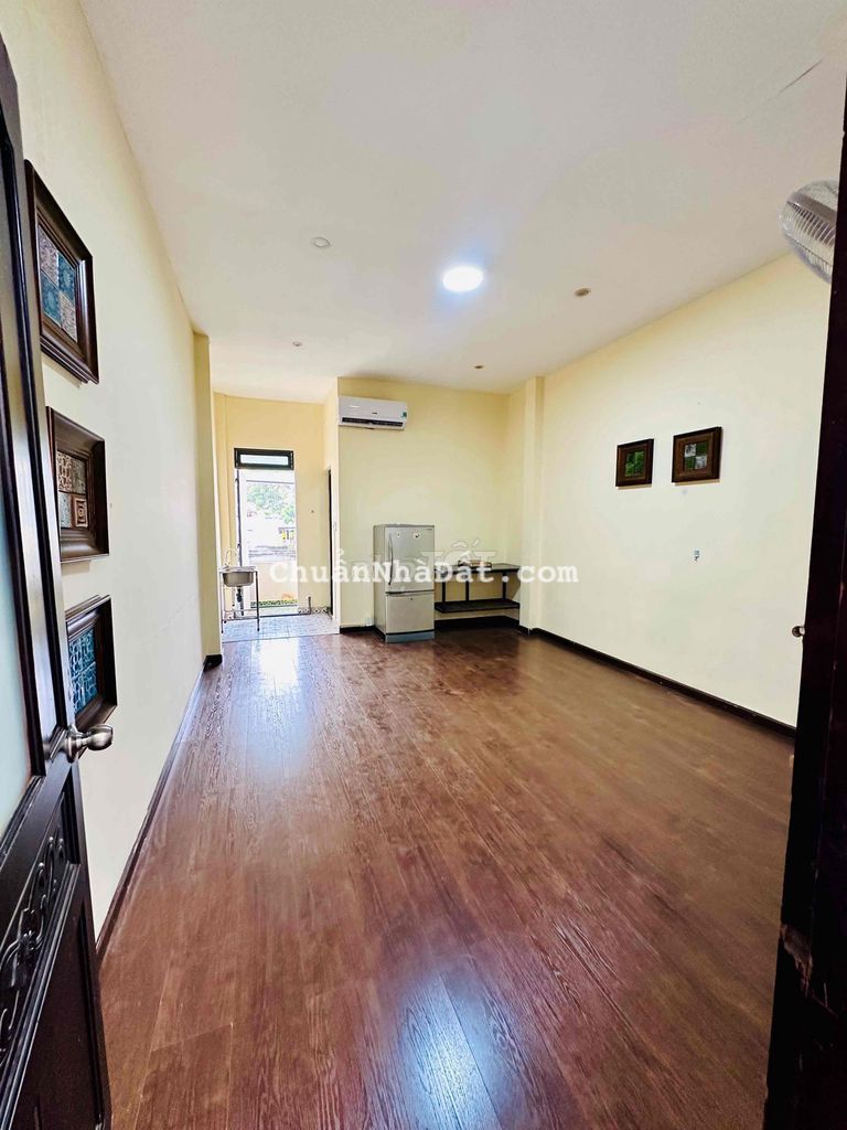 ☘️🌼PHÒNG CÓ BAN CÔNG, NGAY SÂN BAY TSN , ANH CHÍNH CHỦ