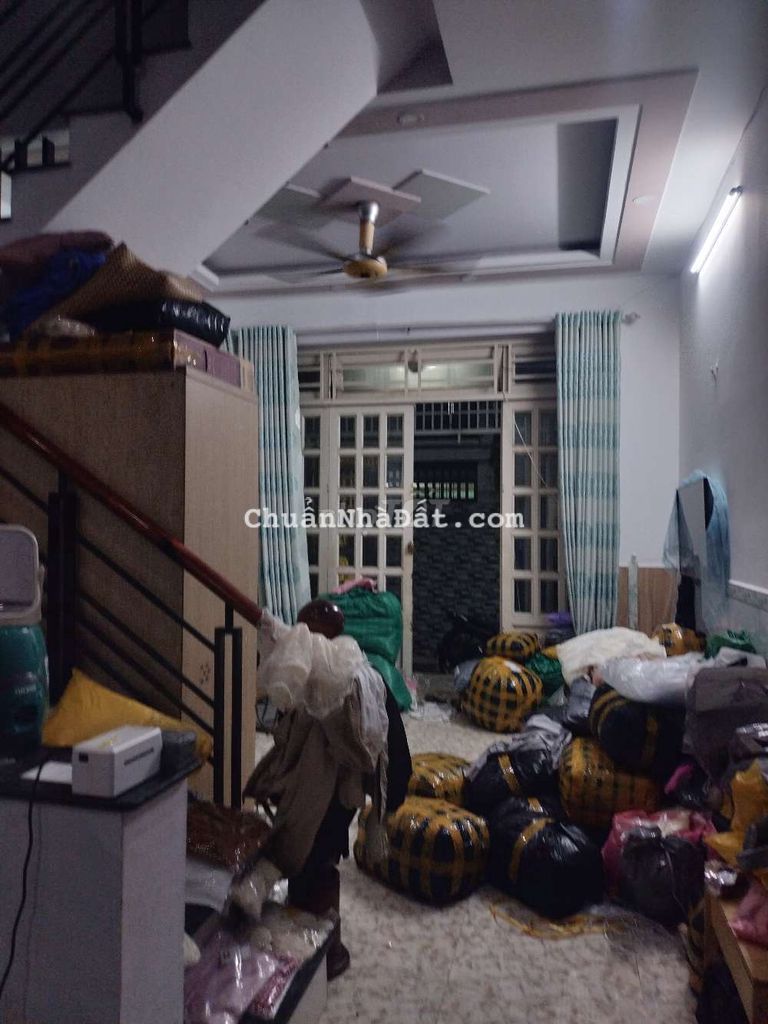 Cho thuê nhà hẻm NVQ. 4,5 x 17m. 1 lầu. 3pn. 2wc. Giá 7 triệu