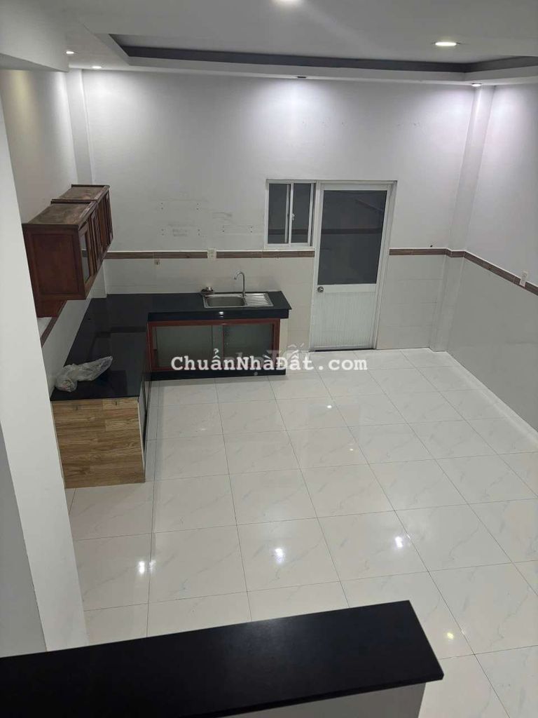 Cho thuê nhà gần ngã tư Địa Chất, giá 8 triệu/tháng sạch đẹp như hình