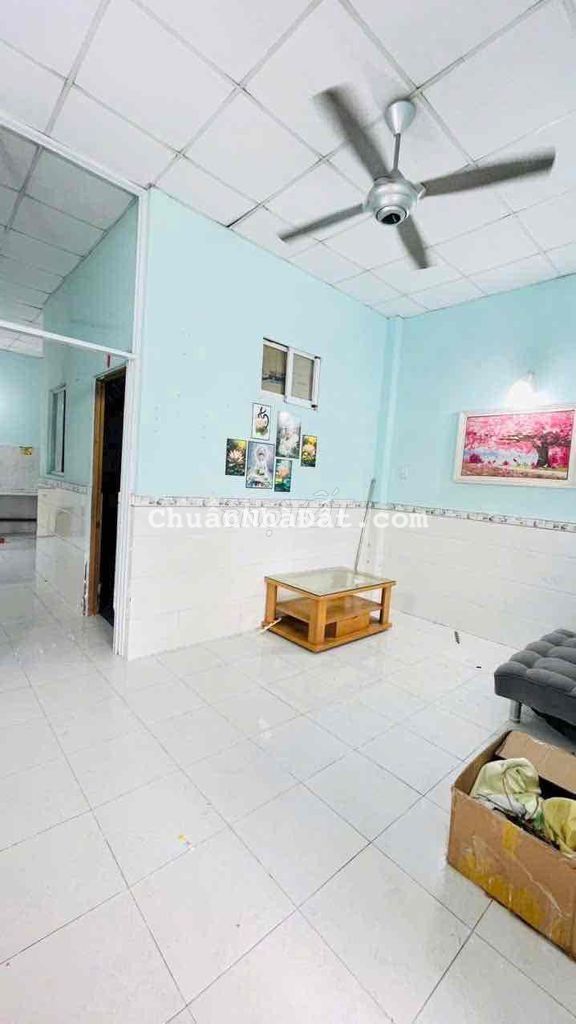 NHÀ SÂN RỘNG ĐẬU OTO - 5,5 x 16 = 88m2 , sạch đẹp