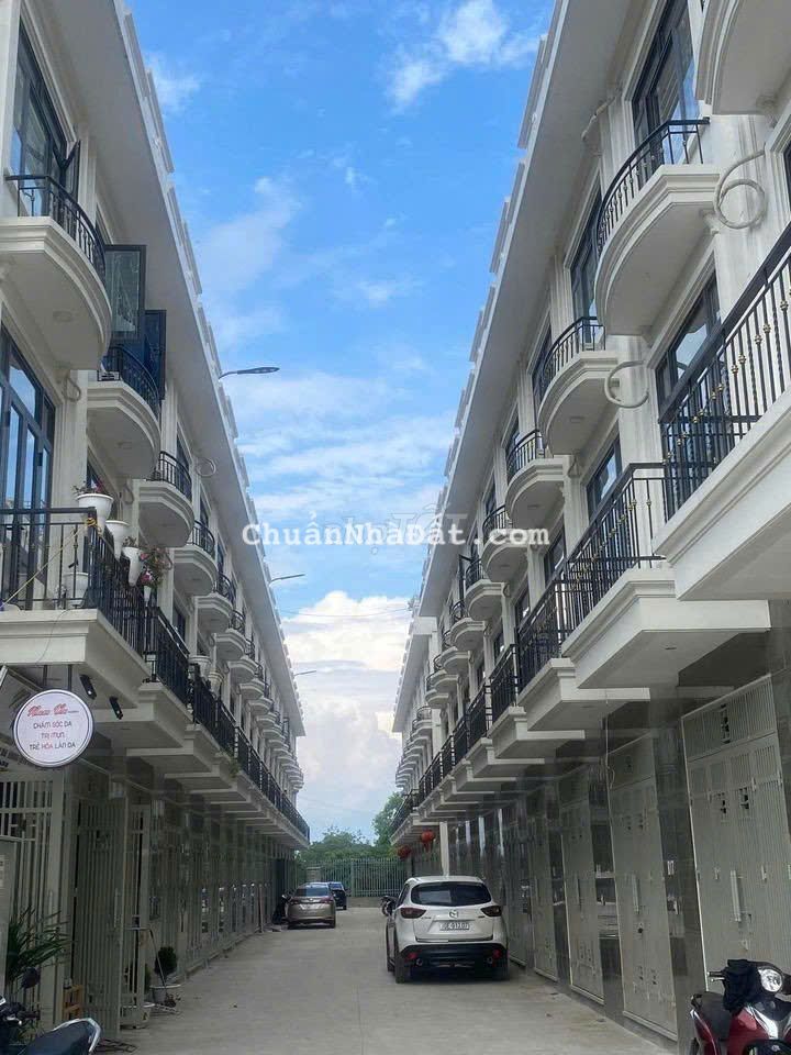 Nhà 4 tầng 42m2 2 ô tô vào nhà thoải mái. Cách ĐL Thăng Long 800m