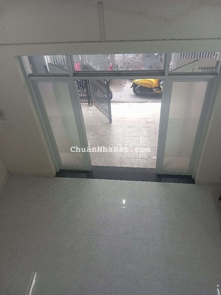 NHÀ KIỆT THÔNG HÙNG VƯƠNG – HÀM NGHI
KIỆT RỘNG – Ô TÔ LƯU THÔNG