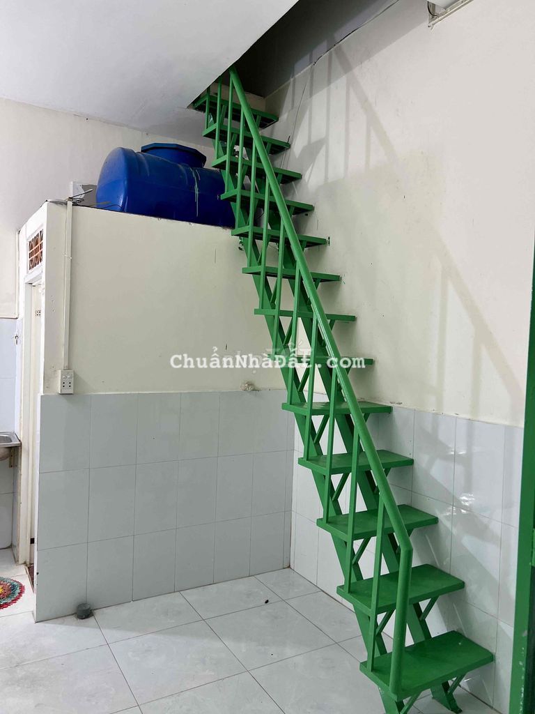 Nhà trọ riêng lẻ - có ban công - Hẻm 52 đường số 10