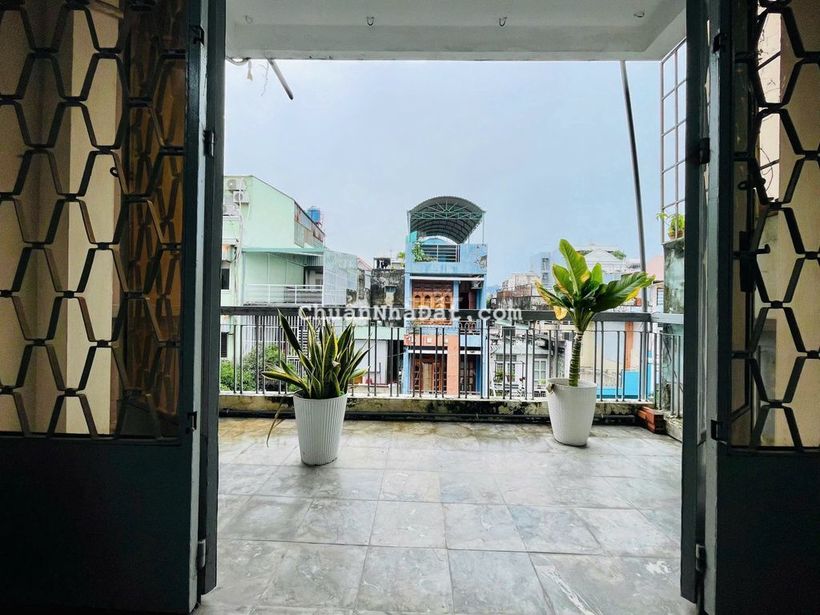 BAN CÔNG SIÊU LỚN 1PN