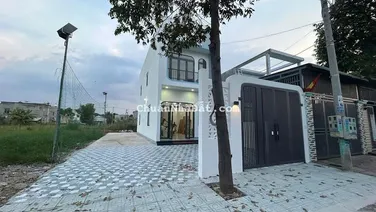 Cho thuê nhà phố mặt tiền 1 trệt 1 lầu 3PN 2WC SÂN XE HƠI - Mỹ Phước 3