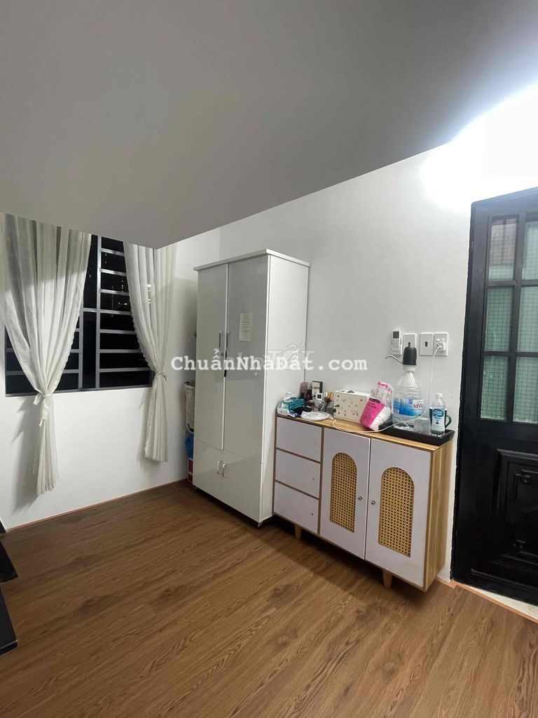 cần pass phòng full nội thất, có gác, gần cầu rồng