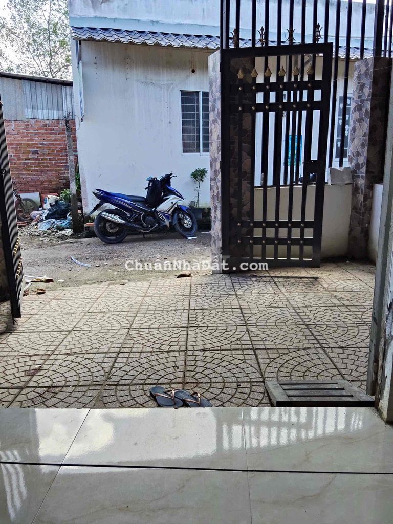 CHO THUÊ NHÀ TRỆT 2PN CÓ SÂN RỘNG KDC HỒNG LOAN GIÁ 3TR/THÁNG