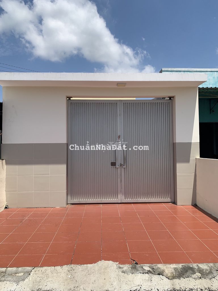 Nhà mặt tiền 150 m2 đường nhựa rộng rãi