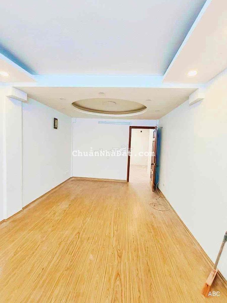 Bán nhà tập thể phố Lò Đúc 6 5m tầng 3 nhà đẹp 2 thoáng sổ đỏ CC giá