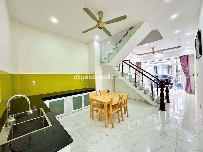 Nhà khu dân cư 4,3x13m 3 lầu kế Phú Mỹ Hưng quận 7 giá 5.2 tỷ