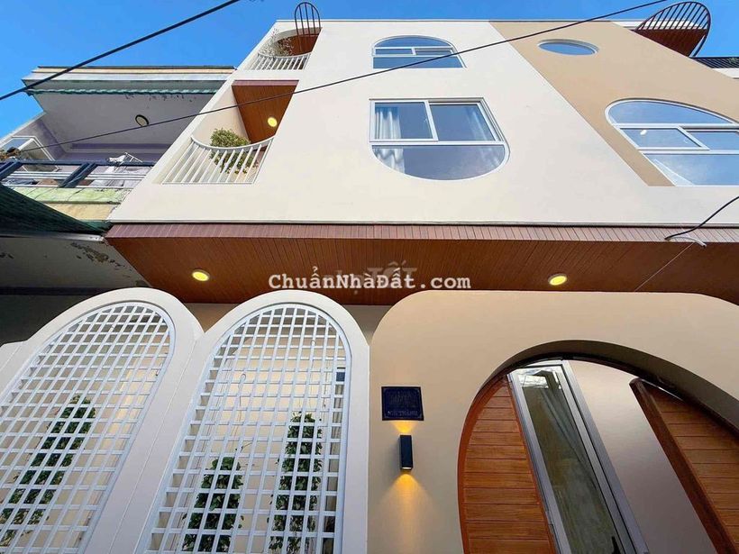 NÚI THÀNH NGAY CẦU RỒNG