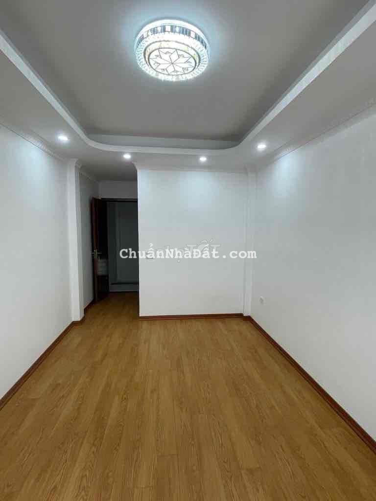 Nhà xây chắc chắn , bê tông cốt thép