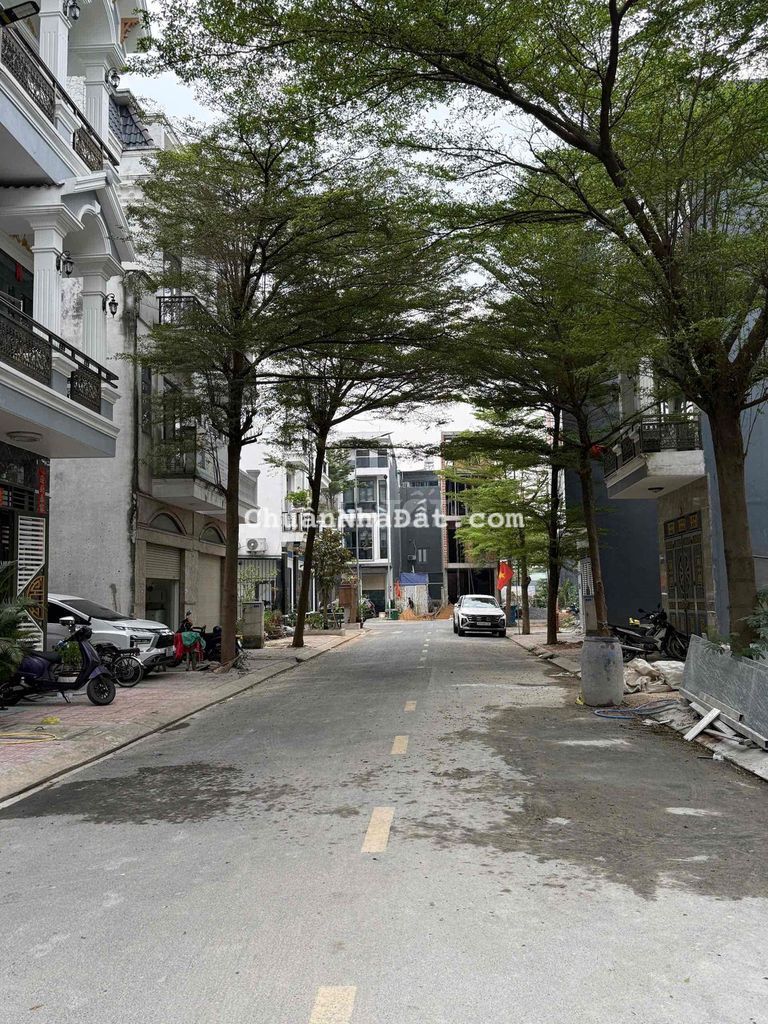 Nhà phố Eon Bình dương 22/12 mới