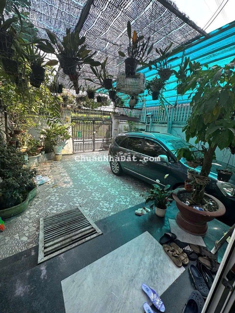 NHÀ PHỐ SÂN VƯỜN CẦN BÁN GẤP