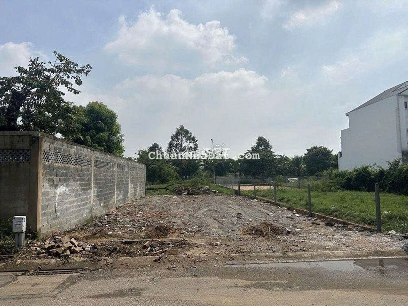 CẦN BÁN GẤP ĐẤT BẾN LỨC