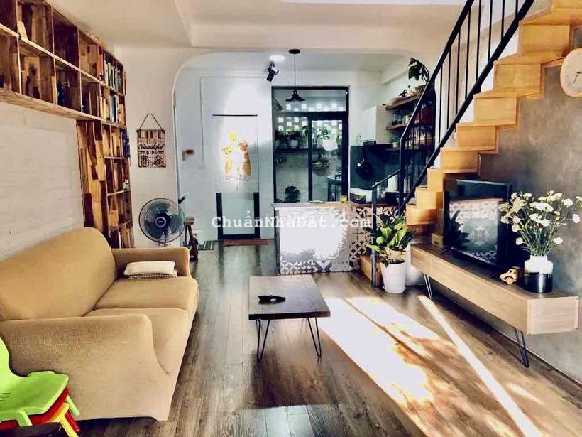 Bán nhà Ngọc Thụy 46m2 - Chỉ hơn 5 tỷ - full nội thất - ô tô đỗ cổng M