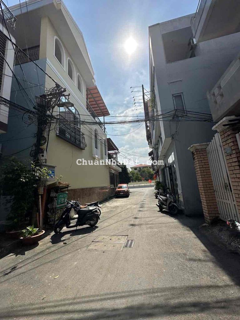 Nhà 3 tầng đường 5m Ngay đầu cầu Trần Thị Lý