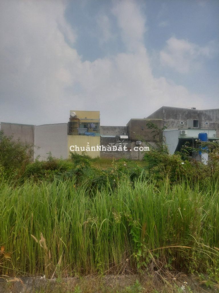 BÁN ĐẤT DT: 125 M2  VỊ TRÍ CỰC ĐẸP NGAY KHU CÔNG NGHIỆP TÂN ĐỨC