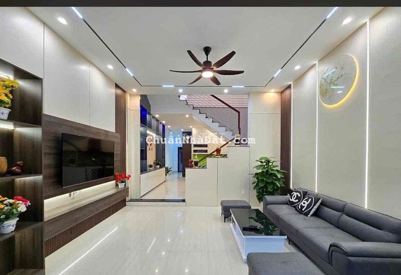 Bán nhà 3 tầng đường 10.5m Văn Tiến Dũng, đối diện công viên Hoà Xuân