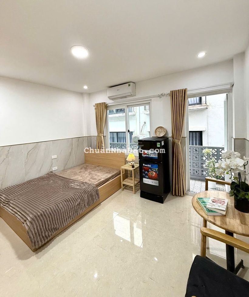 CHO THUÊ PHÒNG BAN CÔNG TẠI TRẦN DUY HƯNG- GẦN MẶT ĐƯỜNG LỚN