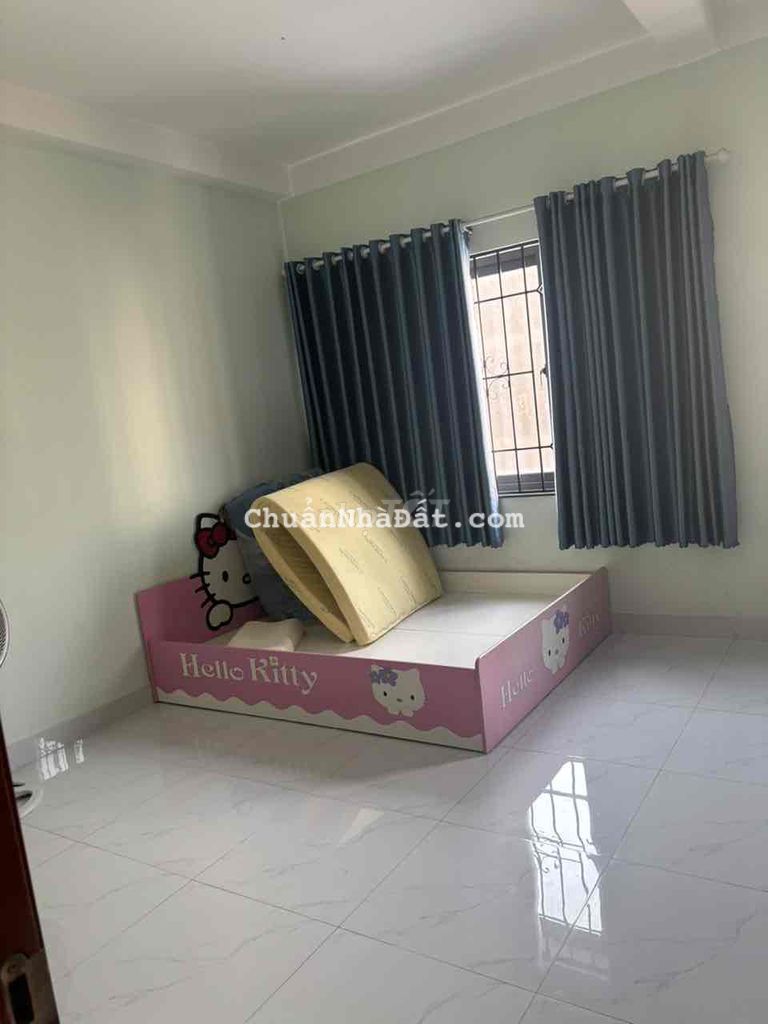 Phòng rộng rãi toilet ngoài phòng