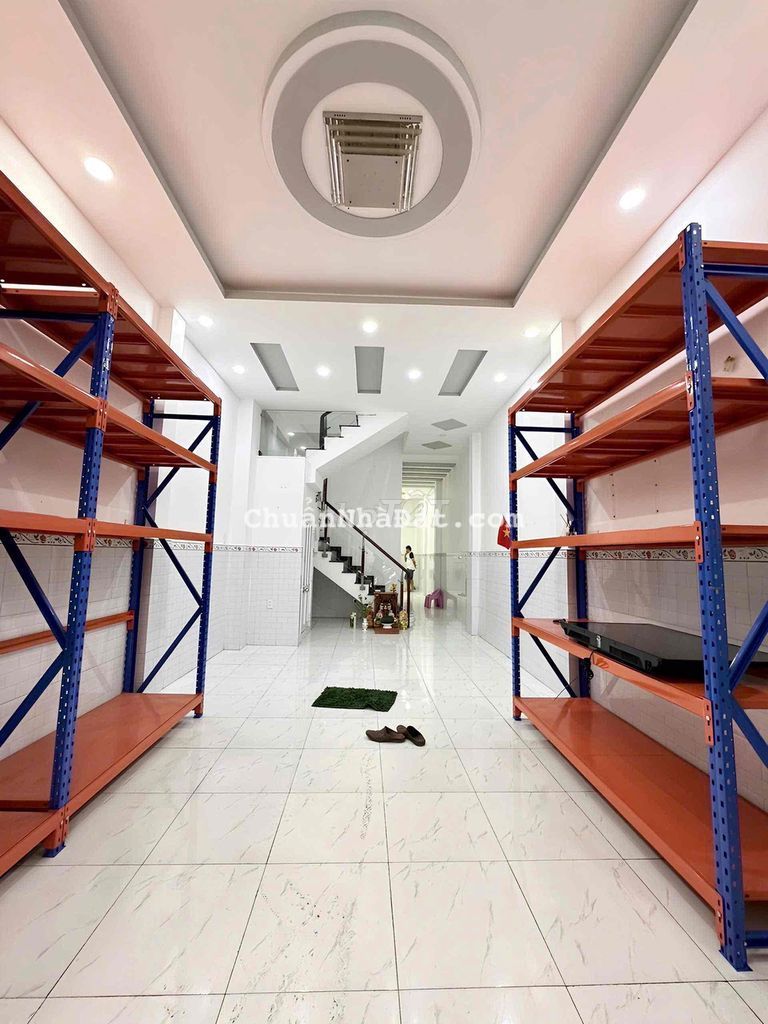 Đường Xe Hơi, Cạnh Lạc Long Quân, 68m2