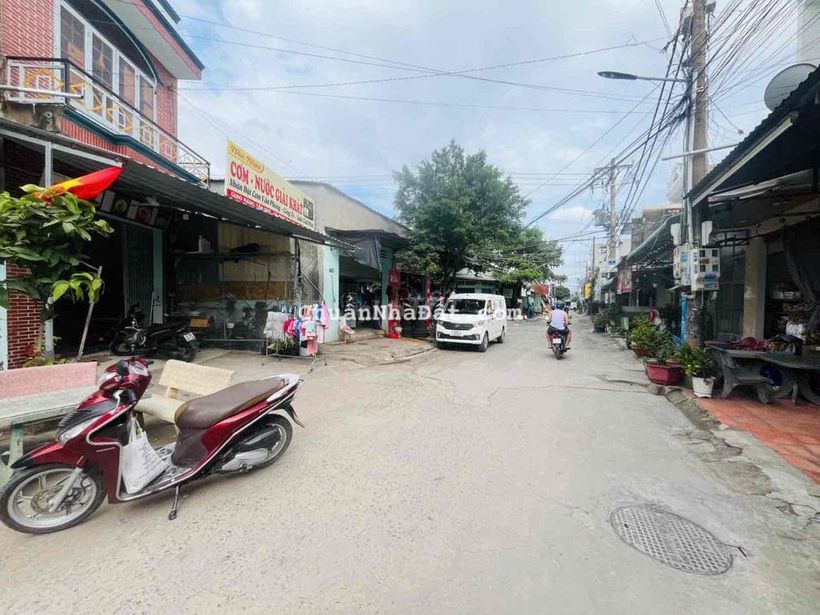 MẶT TIỀN KINH DOANH BUÔN BÁN CHỢ DĨ AN 2