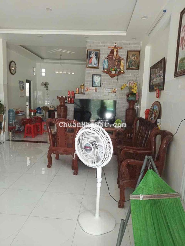 bán nhà trệt 2 lầu gần chợ búng