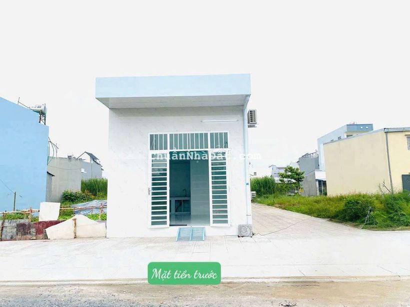 NHÀ ĐẸP KDC HỒNG PHÁT MỚI XÂY CÓ NỘI THẤT