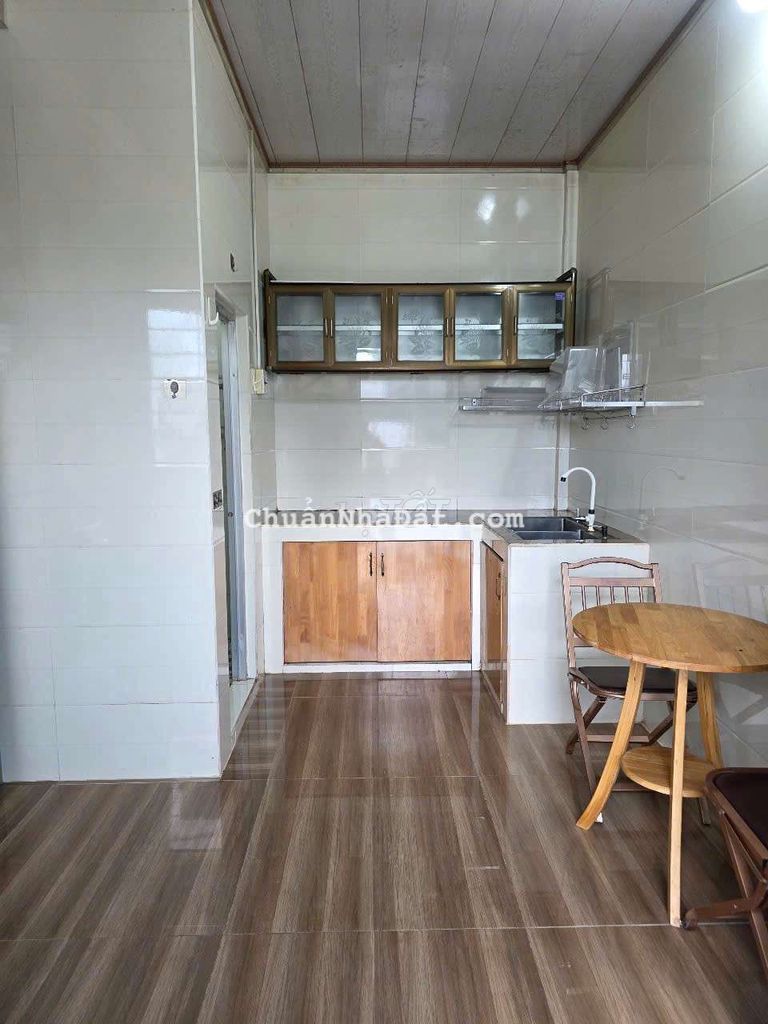 PHÒNG GỒM 1 TRỆT 1 LẦU CÓ SẴN NỘI THẤT