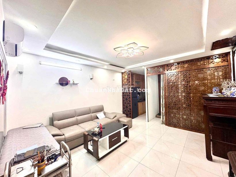 Bán TT phố Đầm Trấu 2 thoáng 2PN  WC kép kín 60m2 T4 giá 4 tỷ sổ đỏ to