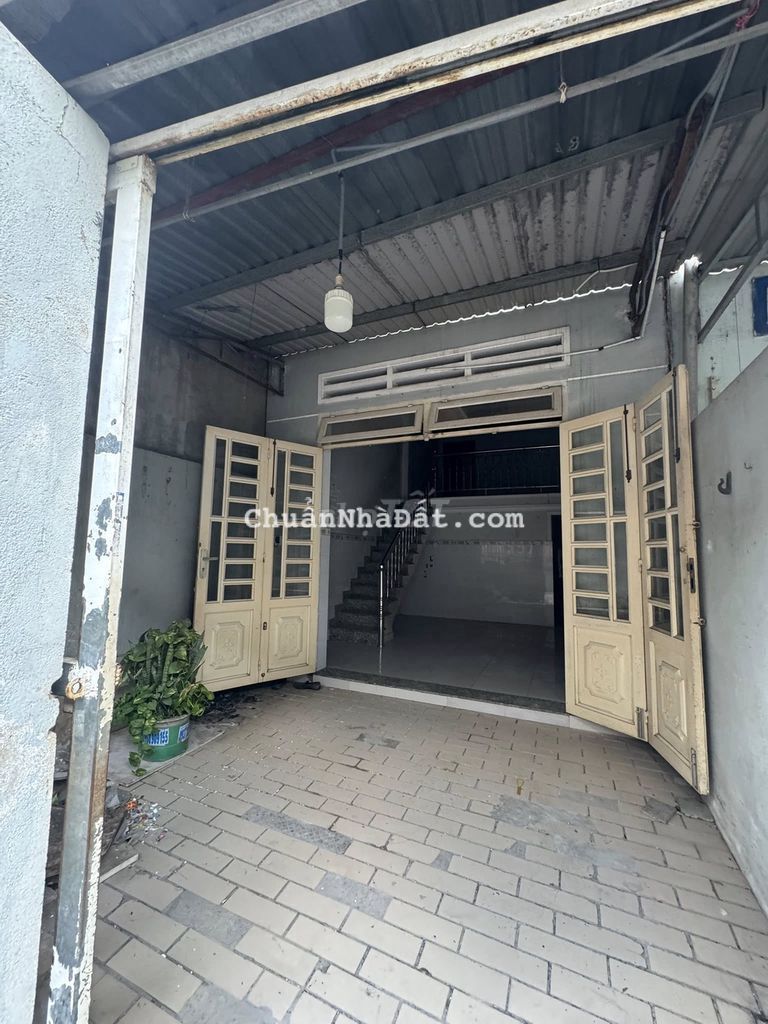 Bán đất tặng nhà cấp 4 ngay trung tâm gần chợ Dĩ An - BigC Go